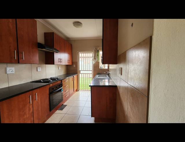 3 BEDROOM TOWNHOUSE FOR SALE IN WATERVAL EAST